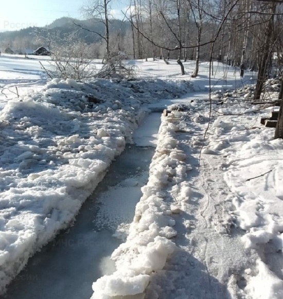 В Солзане Слюдянского района произошло небольшое подтопление наледевыми водами