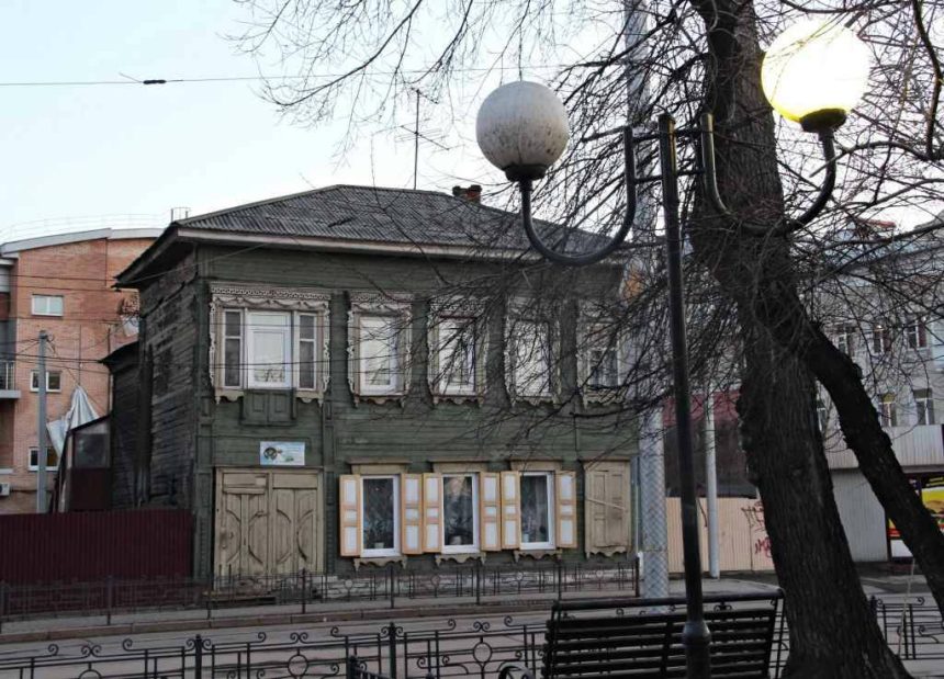 В центре Иркутска на Горького разобрали старинный особняк для реставрации