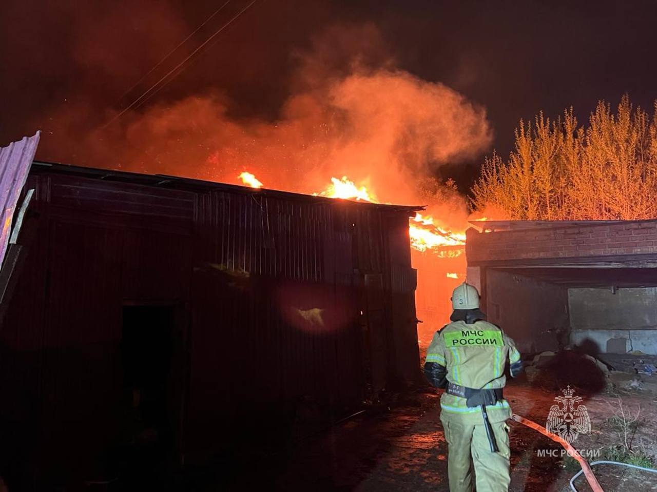 В центре Иркутска неизвестные подожгли постройки
