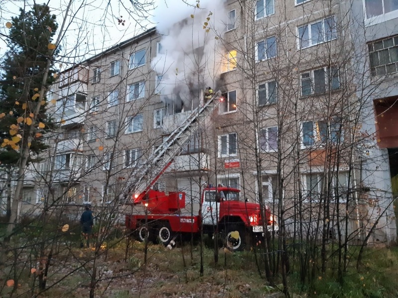 В Усть-Илимске в многоквартирном доме случился пожар из-за загоревшегося пауэрбанка