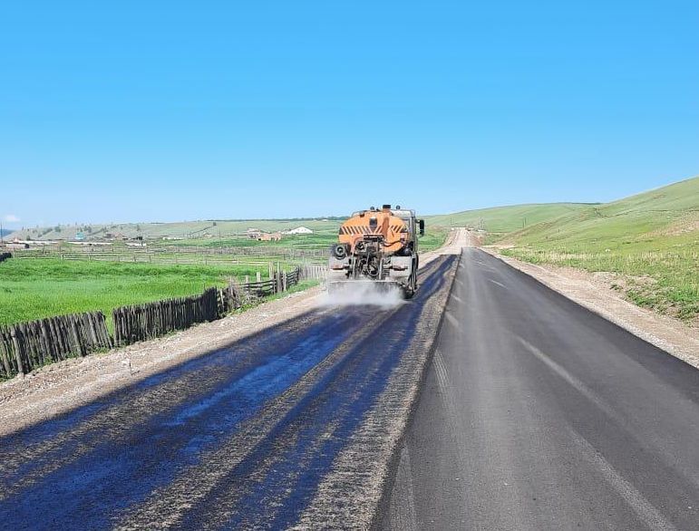 В Усть-Ордынском округе обновляют 54 километра дорог