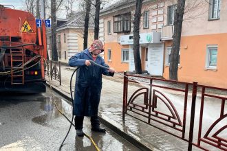 В выходные в Иркутске провели комплексную уборку улиц