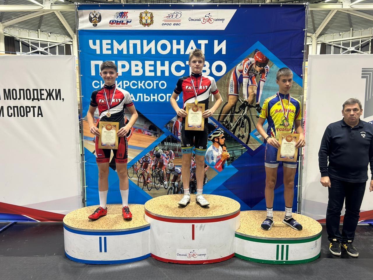 Велогонщики Приангарья выиграли три медали на первенстве СФО в Омске