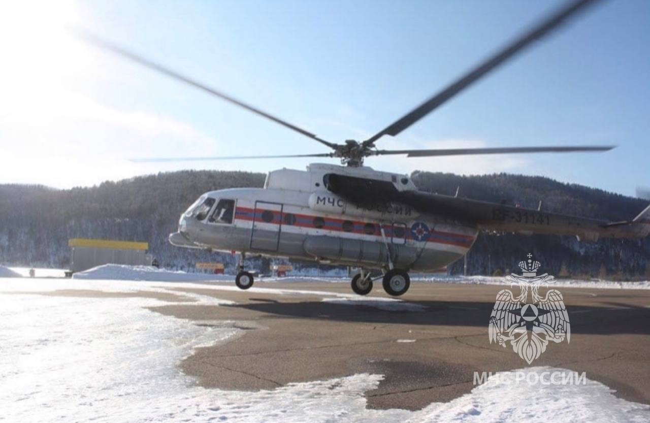 Вертолет спасателей вылетел в Зиминский район для эвакуации рыбаков