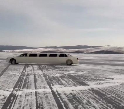 Виктор Кондрашов отметил покупку лимузина дрифтом по льду Байкала