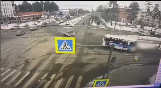 Водитель автобуса сбил 12-летнюю девочку на пешеходном переходе в Ангарске