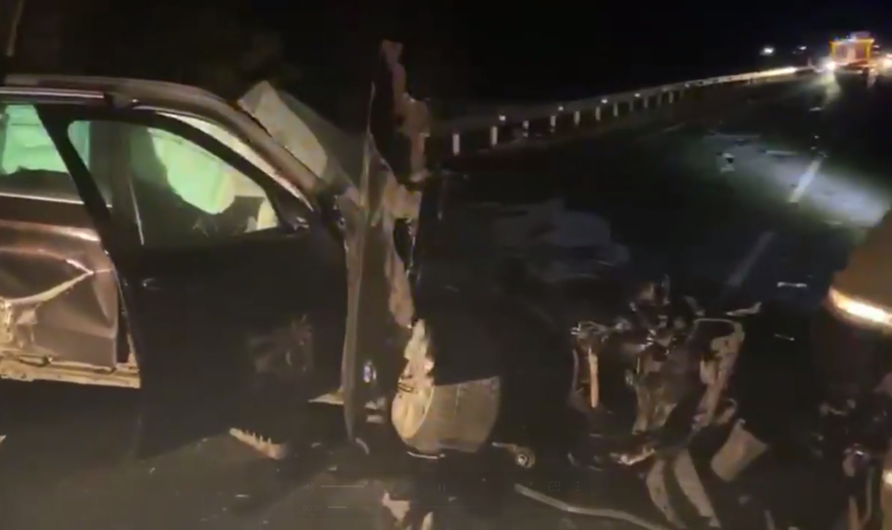 Водитель BMW, обгоняя грузовик, попал под КАМАЗ в Иркутской области