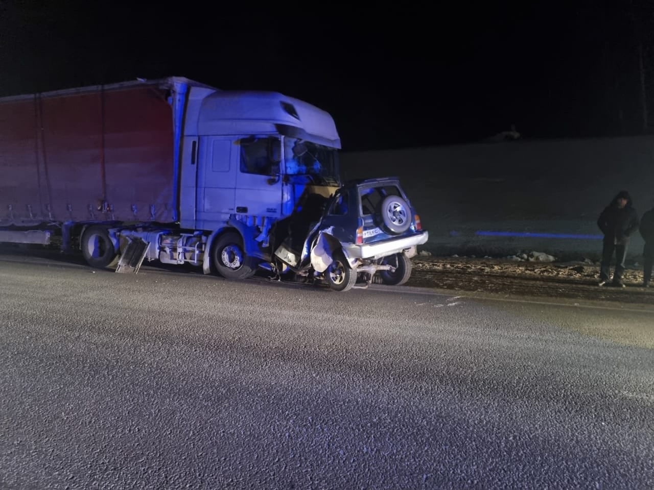 Водитель и пассажир иномарки погибли при столкновении с грузовиком в Куйтунском районе