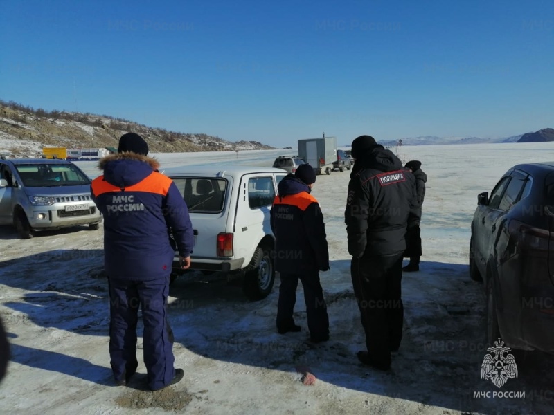 МЧС: движение по ледовой переправе на Ольхон могут ограничить из-за нарушителей