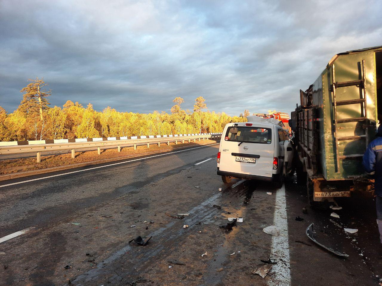 Водитель микроавтобуса погиб в ДТП в Ангарске