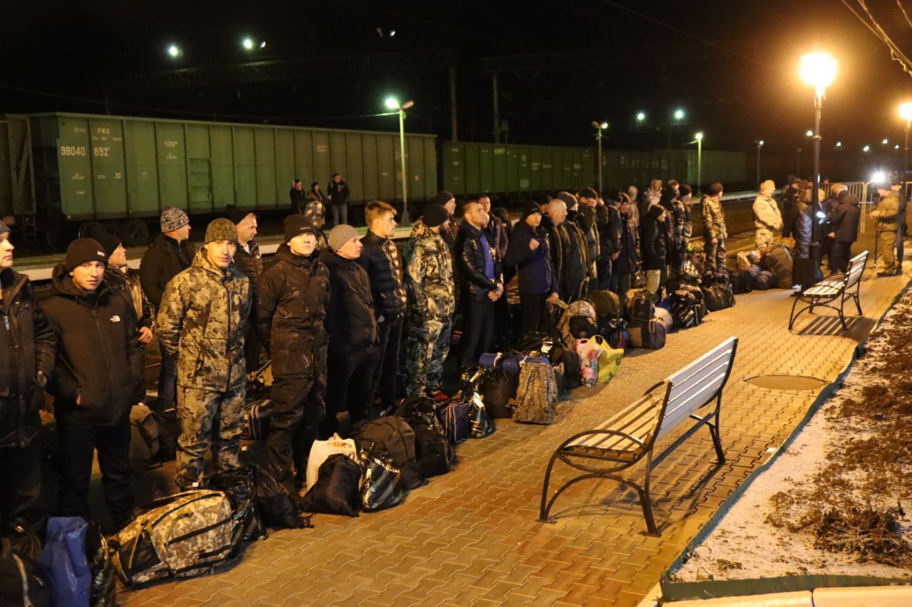 Вторая группа мобилизованных отправилась из Братска в Новосибирск