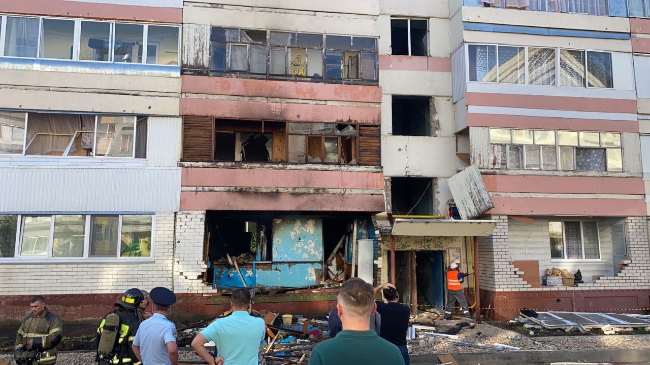Взрыв газа произошел в жилом доме в российском городе Нижнекамск