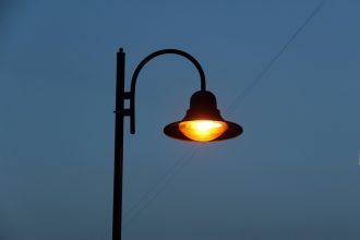 Две линии уличного освещения смонтируют в Маркова до июля