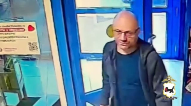 В Иркутске ищут мужчину, который расплатился чужой картой, найденной в маршрутке