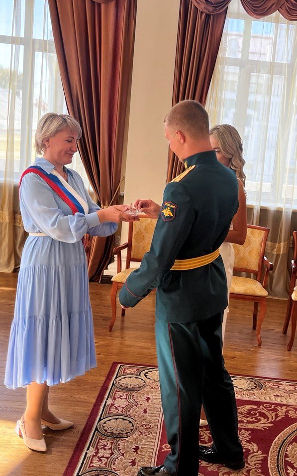 ЗАГС по расписанию: в Иркутском районе прошла торжественная регистрация брака военнослужащего