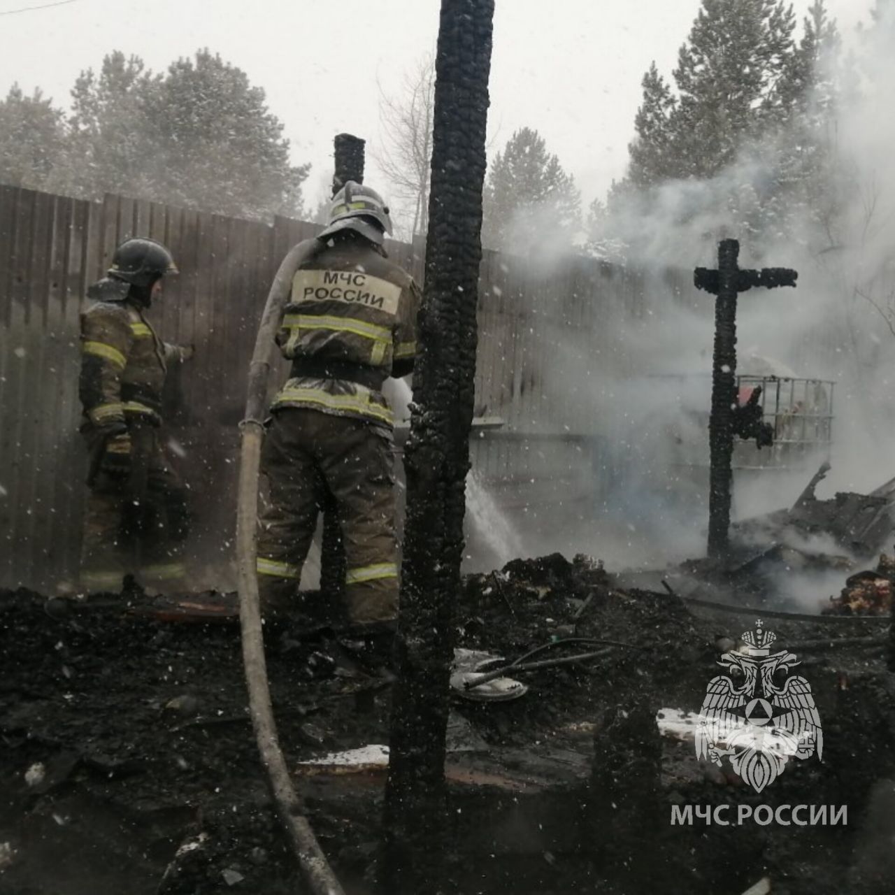 Женщина погибла на пожаре в садоводстве в Иркутске