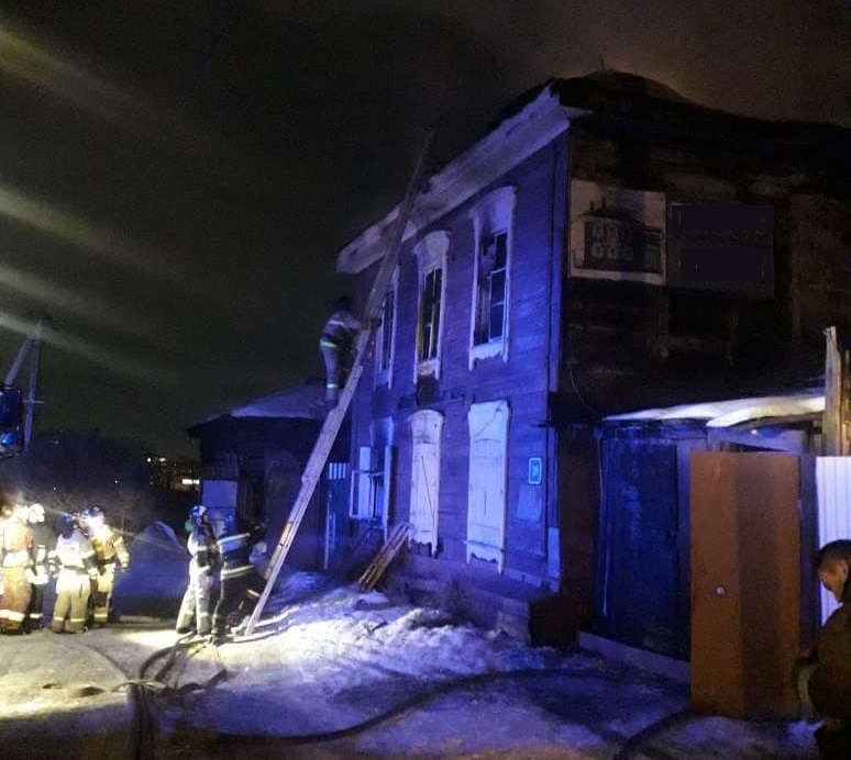 Жилой дом горел на улице Лапина в Иркутске 26 февраля