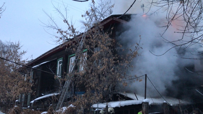 Жилой дом на стадии расселения сгорел в Иркутске