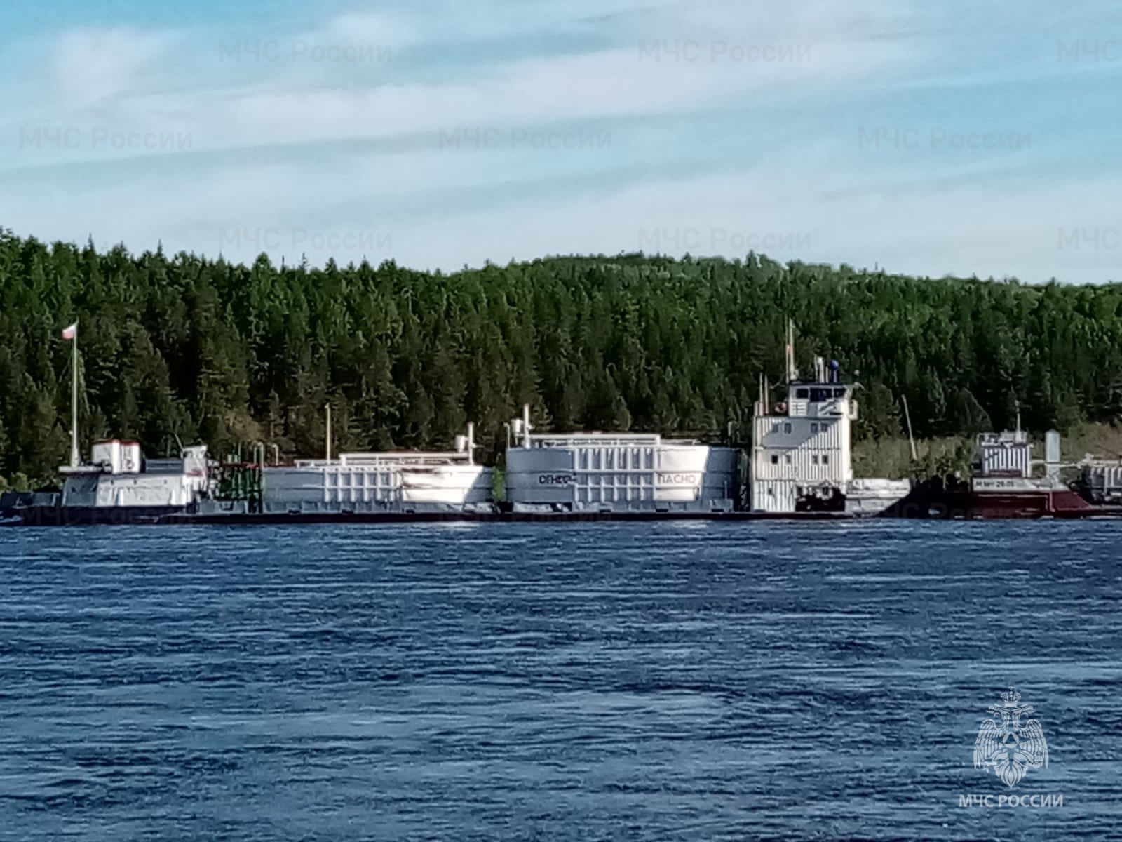 Жителей Киренского района просят не использовать воду из реки Лена из-за  разлива топлива — Иркутск Сегодня