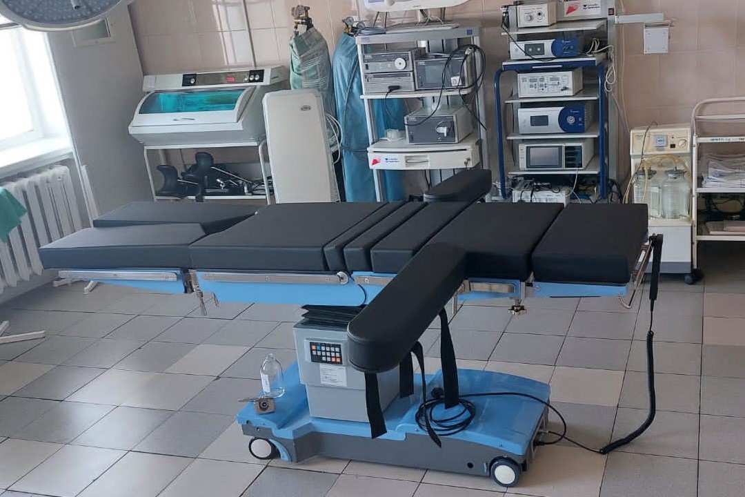 Зиминская городская больница получила два хирургических стола